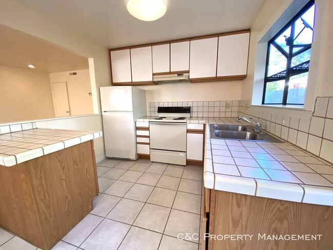 Building Photo - Charming 2 Bedroom Apartment Near Downtown PG