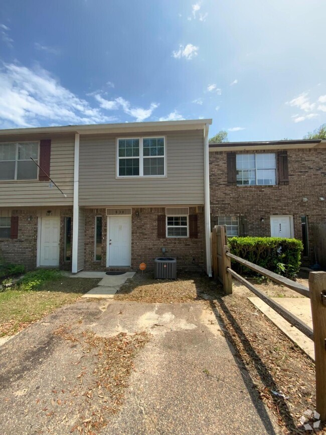 Building Photo - 830 Shadow Ln