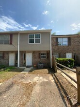 Building Photo - 830 Shadow Ln