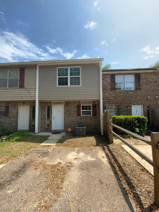 Foto principal - 830 Shadow Ln