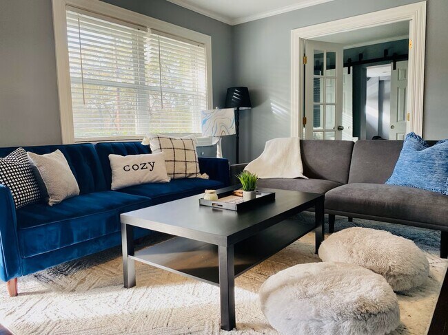 Living Room - 1524 Woodland Cir SE
