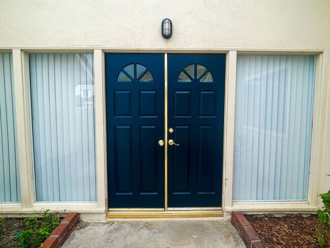 Foto del edificio - 3 bedroom 2 bath home in desired neighborhood
