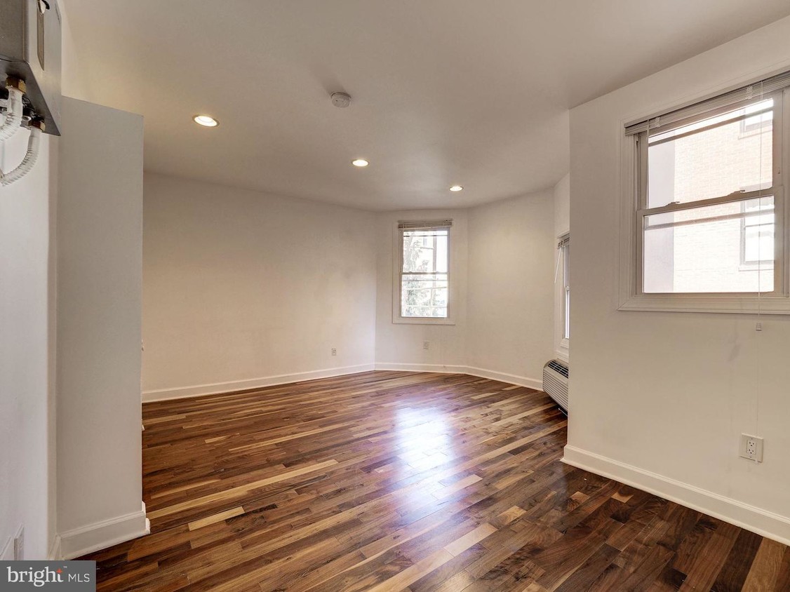 Primary Photo - 1416 Chapin St NW