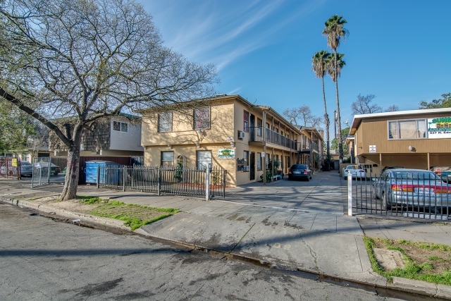 Building Photo - Sunset Apartments