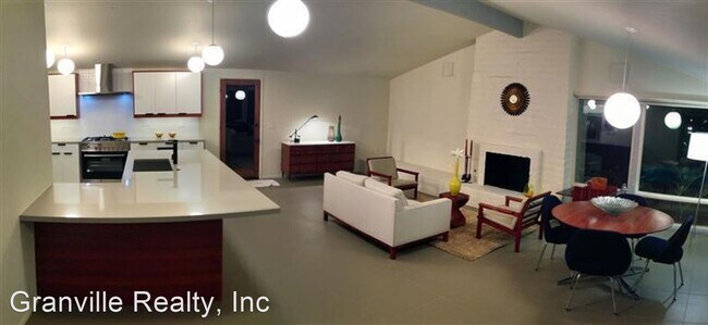 Building Photo - 3 br, 2.5 bath House - 2470 W San Jose Avenue