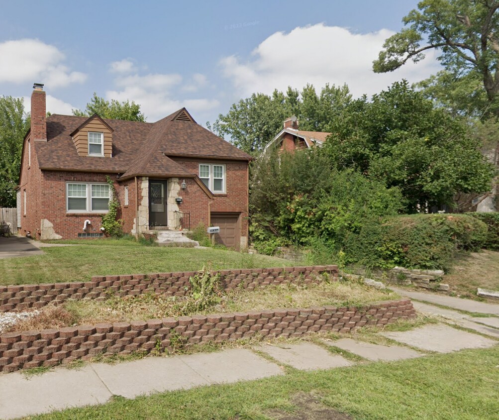 Primary Photo - 2515 21st Ave