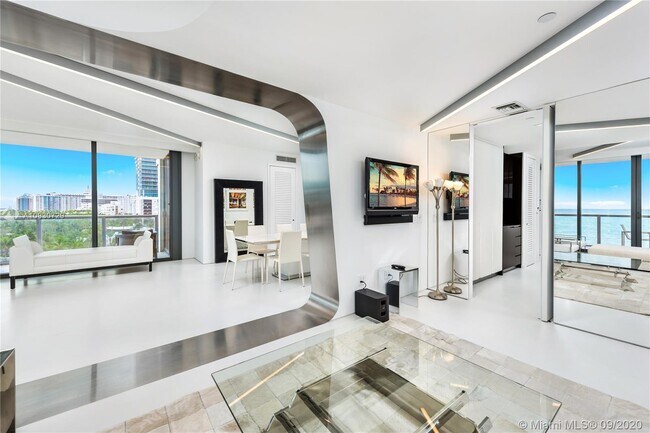 Building Photo - 2201 Collins Ave