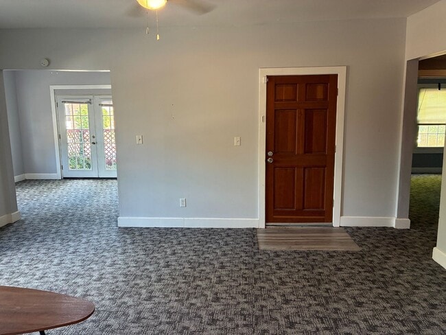 Building Photo - Spacious Two Bedroom near Washington Blvd ...