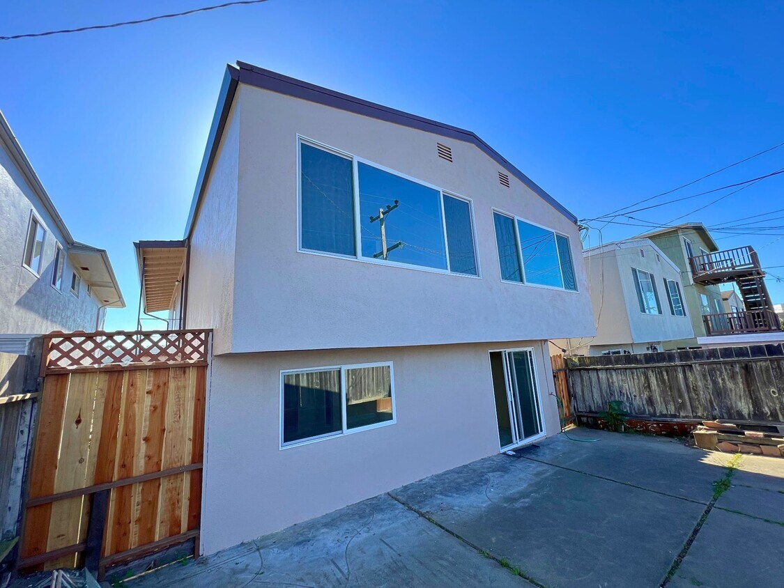 Primary Photo - 228 San Fernando Way