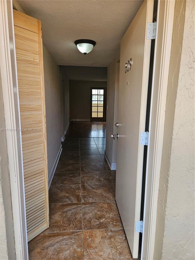 Building Photo - 410 NW 68th Ave