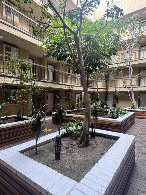 Foto del edificio - 8722 Burton Way