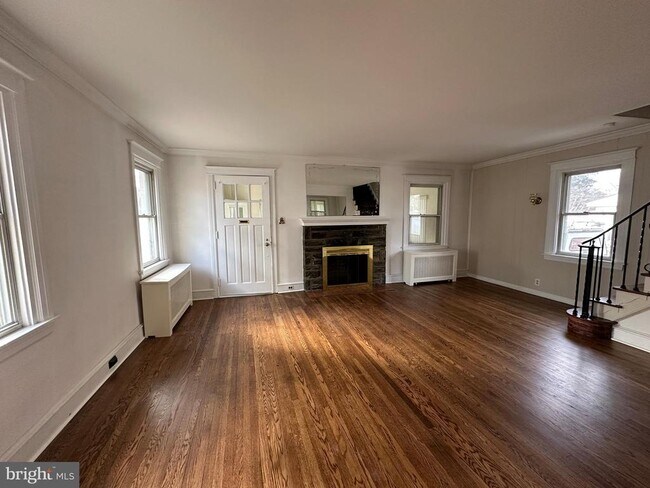 Foto del edificio - 2419 Hollis Rd