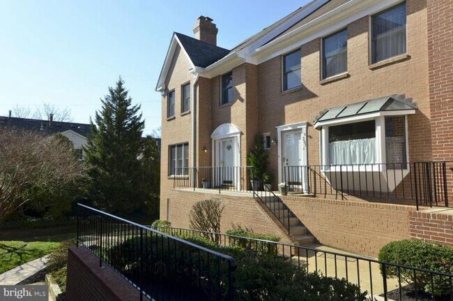 Foto del edificio - 207B Locust St SE