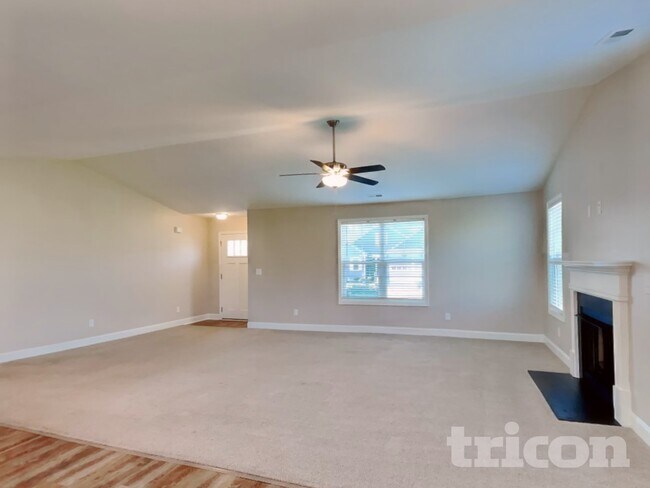 Foto del edificio - 85 Arrow Ln