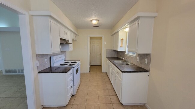 Building Photo - 3/2/2 in Frenship with a Sunroom