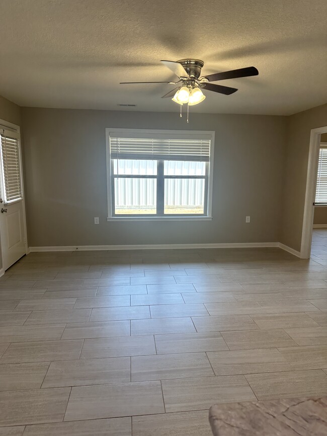 Living Room - 208 Oak Ct