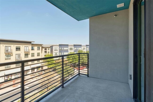 Building Photo - 1701 Simond Ave