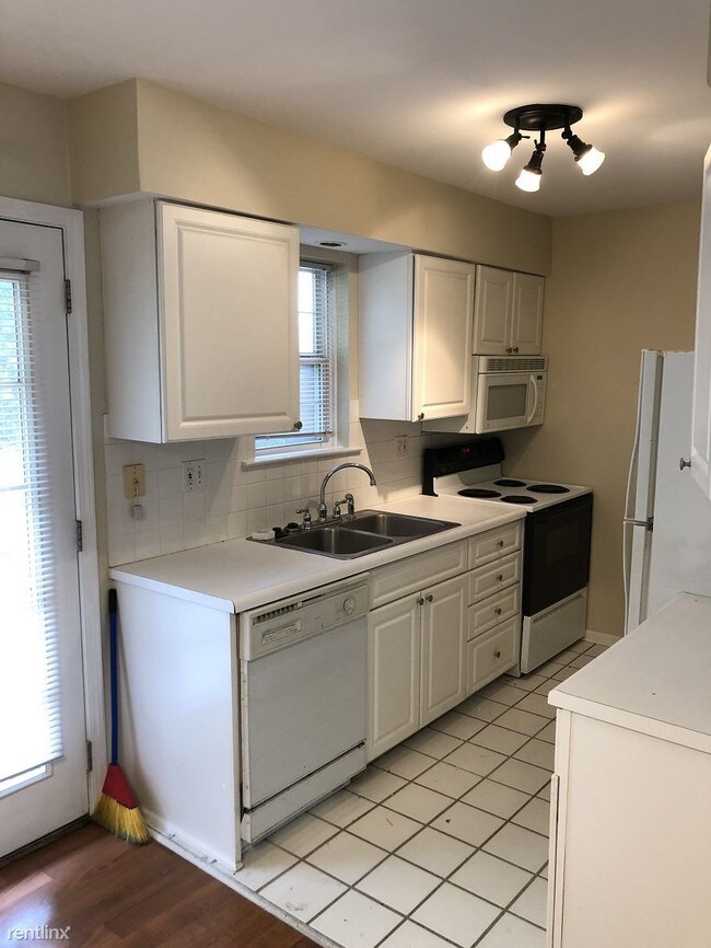 Building Photo - 2 br, 1 bath Condo - 6264 Beechfield Dr