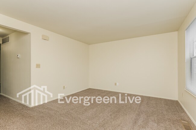 Foto del edificio - 8107 Mt Aetna St