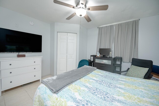 Foto del edificio - 11133 SW 8th St