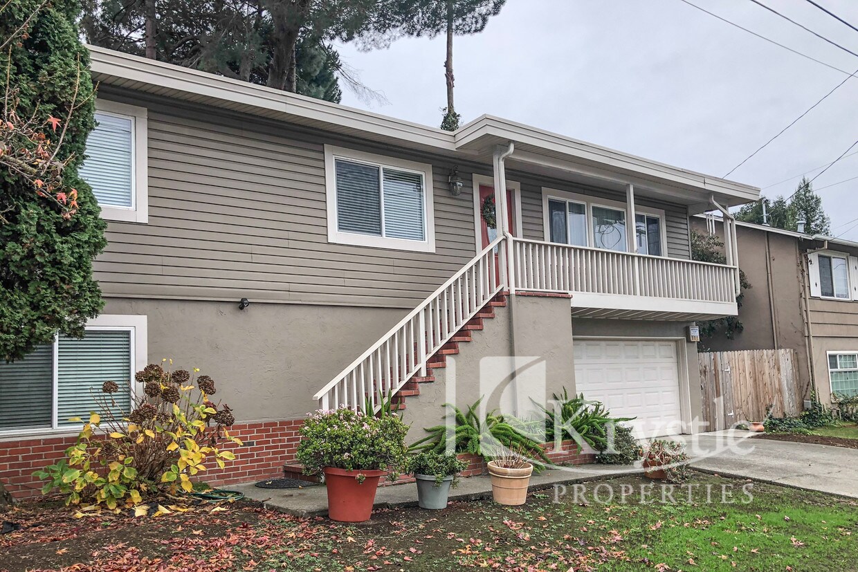 Updated home with bonus room downstairs House for Rent in Vallejo, CA