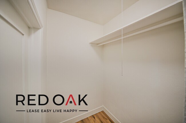 Foto del edificio - ~1 Month FREE~ Beautiful, Sun-Drenched Stu...