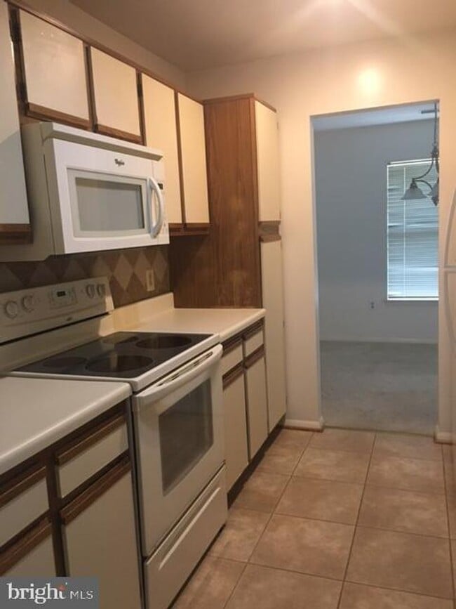 Building Photo - The condo is also available for rent with ...