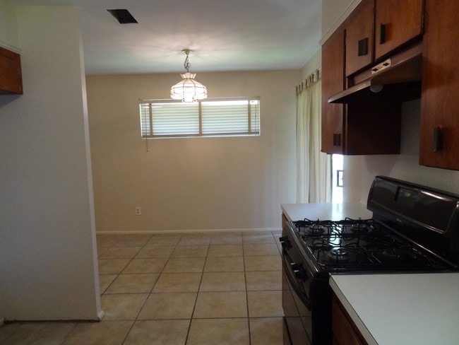 Building Photo - 444 Normandy Rd