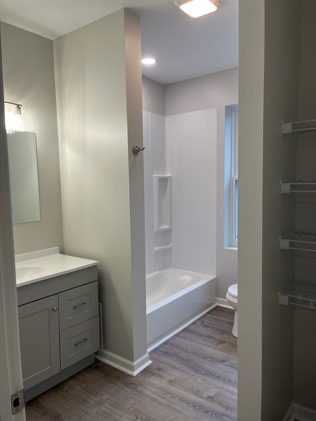 Building Photo - 17 W Main St