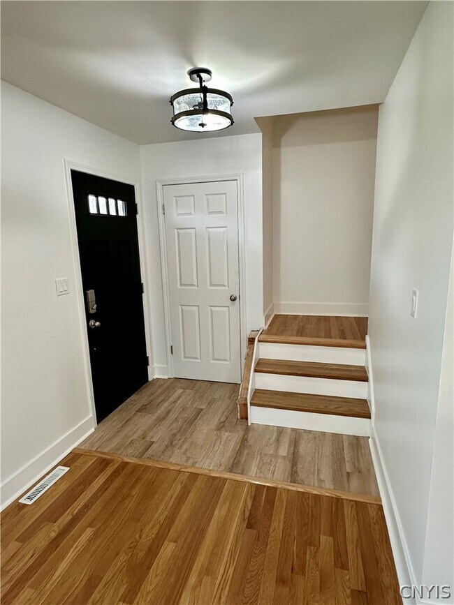Foto del edificio - 8662 Bayview Dr