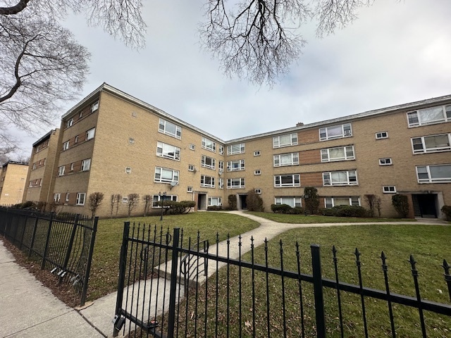 Building Photo - 6103 N Seeley Ave