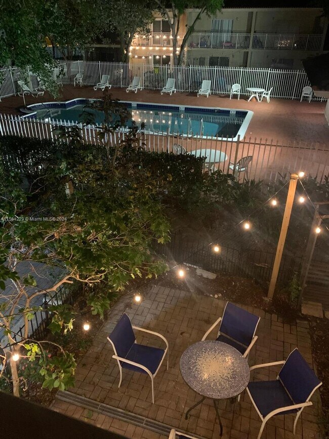 Foto del edificio - 6886 NW 166th Terrace