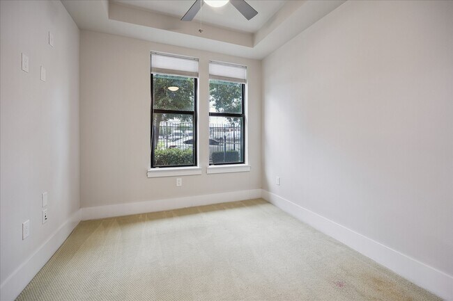 Building Photo - 2401 Crawford St