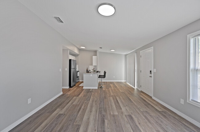 Building Photo - 860 East