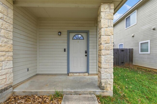 Building Photo - 2622 Gwendolyn Ln