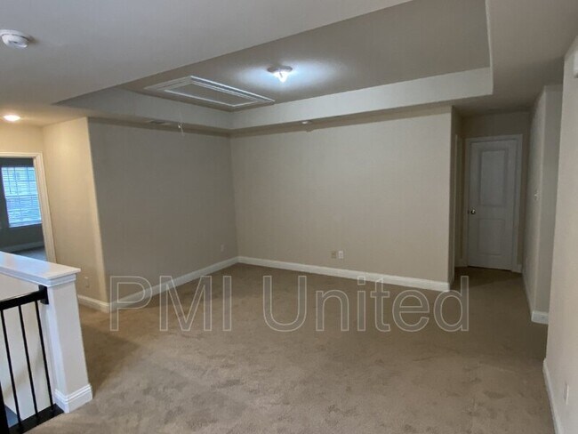 Foto del edificio - 910 Estelle Dr