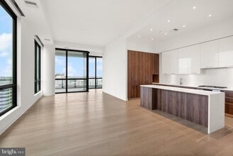 Building Photo - 1650 Silver Hill Dr