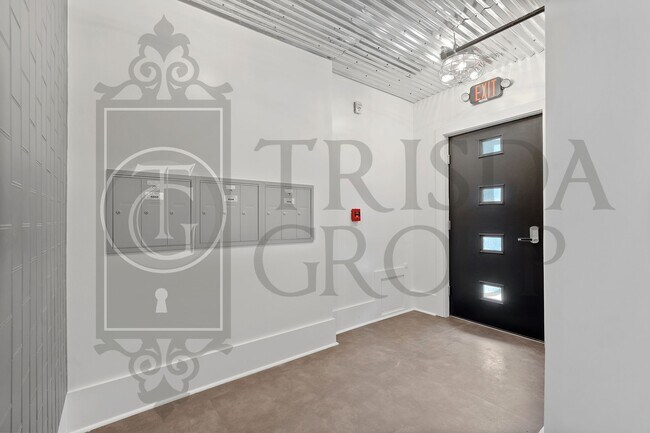 Foto del edificio - Modern 1 BR Apt in Mt Washington, 2 Off Street Parking Spaces, Private storage, Pets OK, W/D, DW, AC