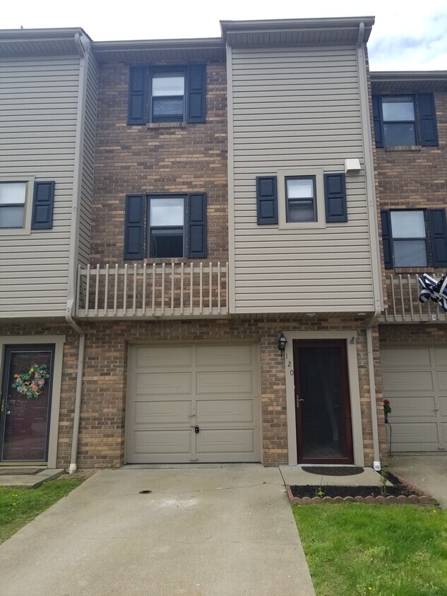 Primary Photo - 120 Forest Dr