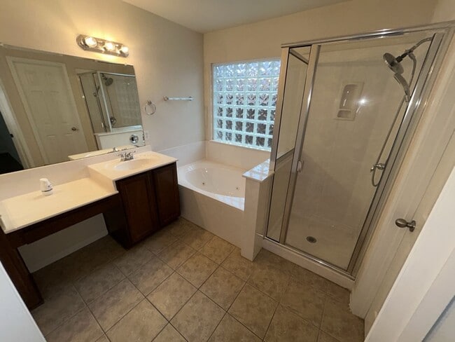 Foto del edificio - 5705 Sulfur Spring Dr