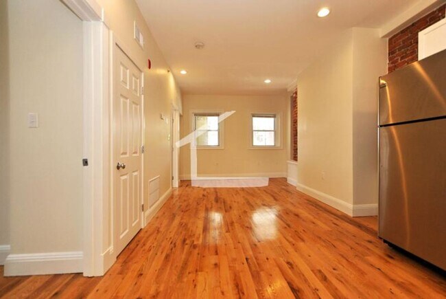 Building Photo - Cozy Studio with everything included
