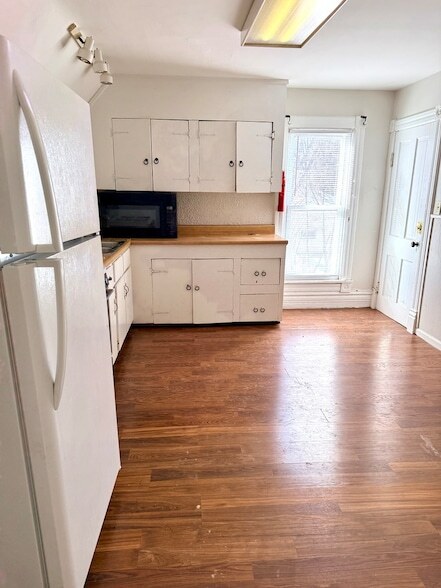 Foto del edificio - 674 St Charles St