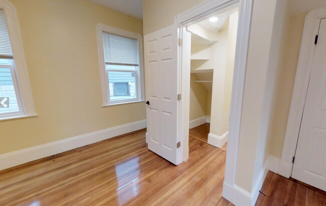 Building Photo - 48 Irving St