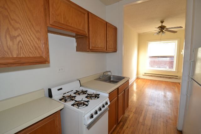 Foto del edificio - 633 W Cornelia Ave