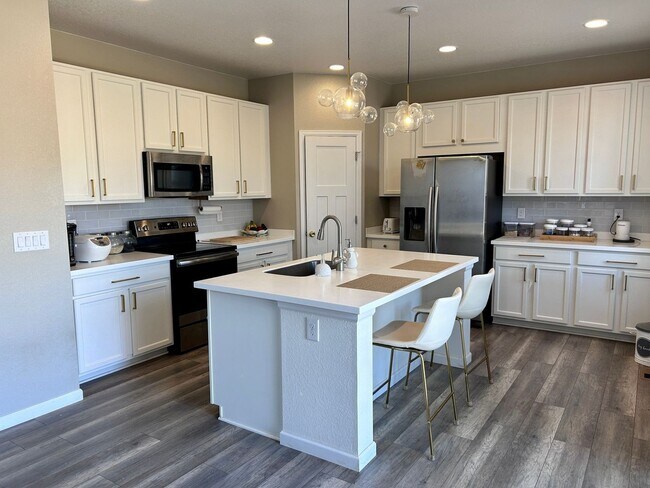 Building Photo - 551 W 175th Pl