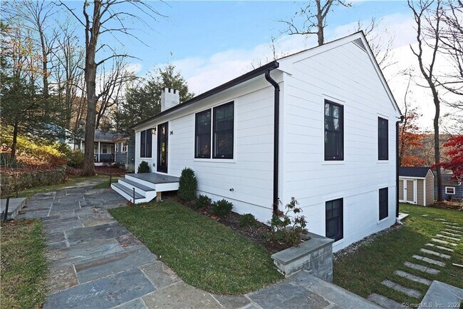 Building Photo - 245 Great Hill Rd