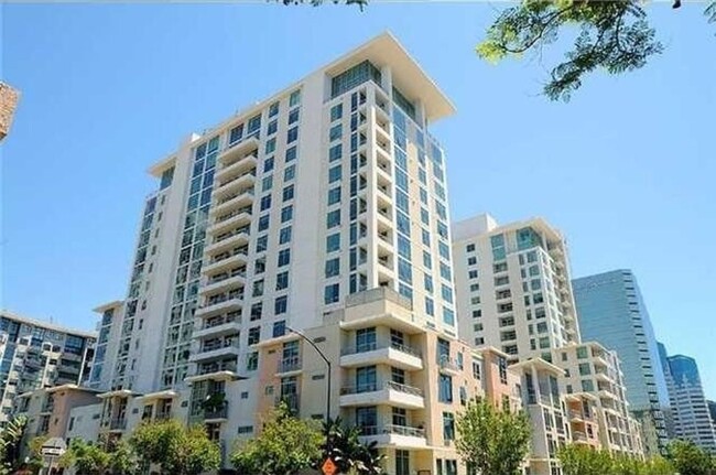 Building Photo - Little Italy 2 bedroom, 2 Bedrooms 2 bath,...