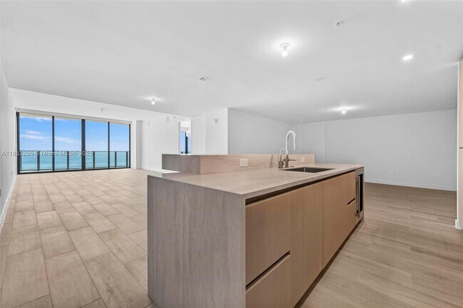 Building Photo - 900 N Ocean Blvd