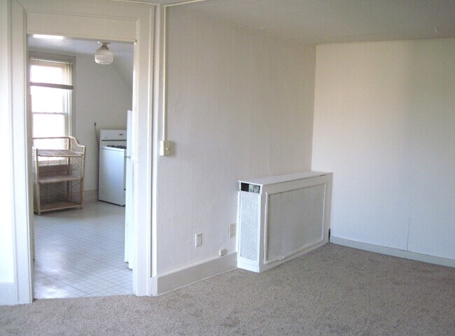 Dormitorio 1 - 1717 E Providence Ave