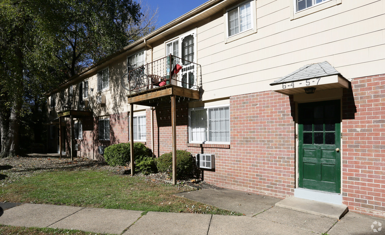 Primary Photo - Woodland Manor Apartments